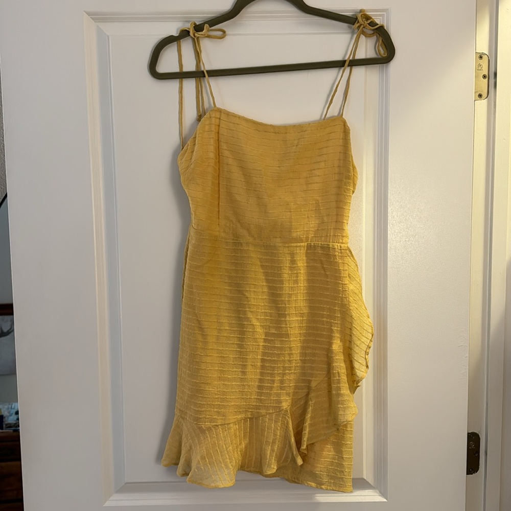 Mini Ruffled Shoulder Ties Yellow Sundress - Picture 4 of 4